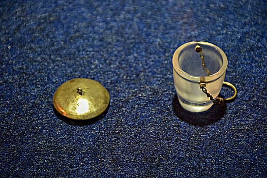 契丹文物展系链水晶杯