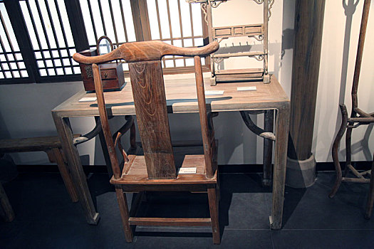 明式榉木灯挂椅与挂笔架