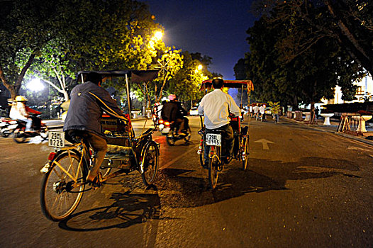 街道,场景,自行车,人力车,夜晚,河内,北越,越南,东南亚,亚洲
