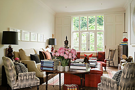 客厅,舒适,软垫,家具,沙发,桌子,正面,窗,风景