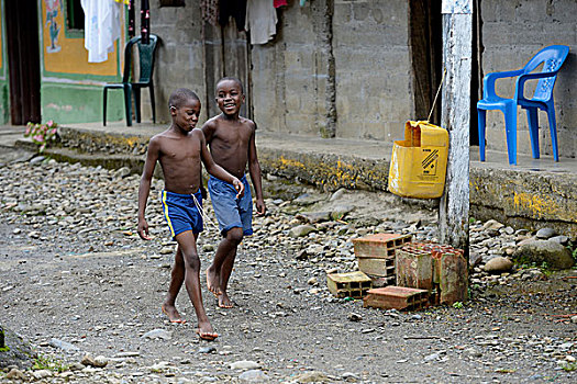 两个男孩,乡村,河,巧克力,哥伦比亚,南美