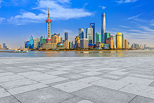 地砖路面和上海陆家嘴现代建筑群