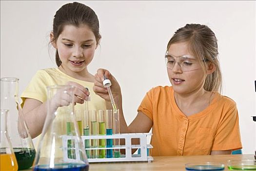 两个女孩,工作,实验,实验室