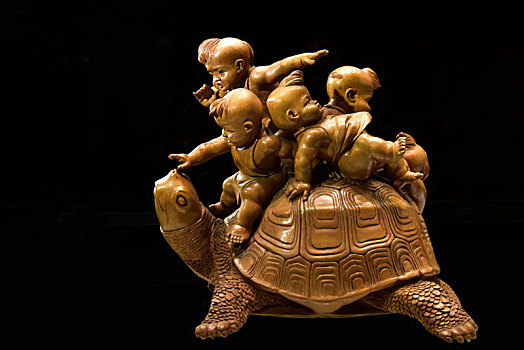 五子戏龟主题的木雕