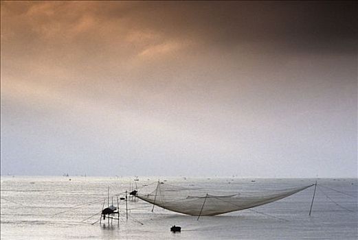越南,渔网,悬挂,杆,上方,海洋,薄雾
