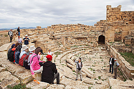 女性,考古,学生,出游,旅游,群体,罗马,剧院,场所,靠近,阿尔及利亚