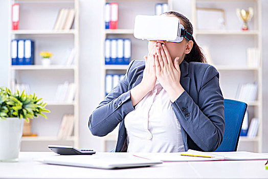 职业女性,虚拟现实,眼镜,办公室