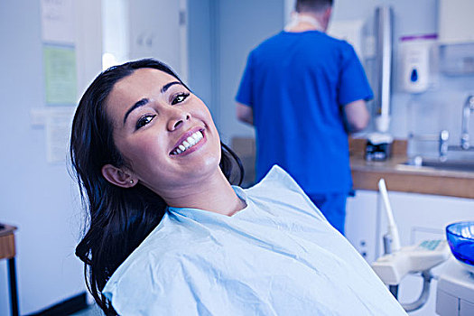 微笑,女病人,看镜头,牙科诊所