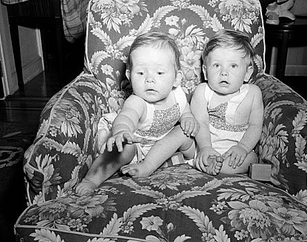 两个,女婴,坐,扶手椅