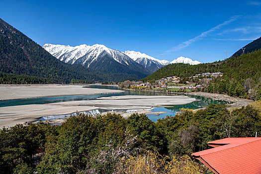 山麓溪流