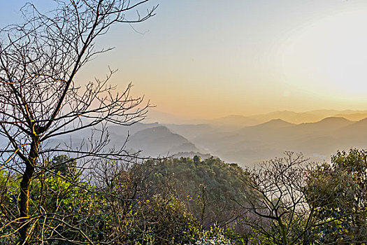 山,丹霞,太阳,蓝天,大气,山脉,驴友,旅行,地质公园,丹霞地貌,灌木,树,草,水潭,素材,平面设计