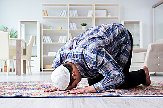 穆斯林,男人,祈祷,在家