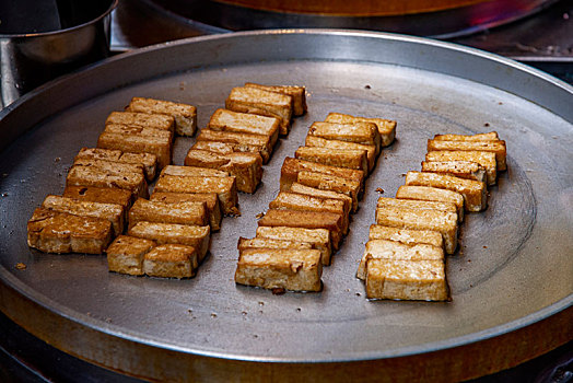 贵州丹寨万达小镇特色小吃---毛豆腐