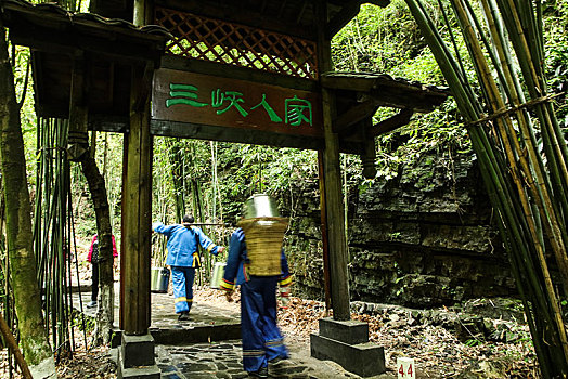 宜昌,三峡人家,长江,运输,航道,民俗,表演,风景,景点,旅游,高山,瀑布,河流,神秘,树木,植被,峡谷,壮观