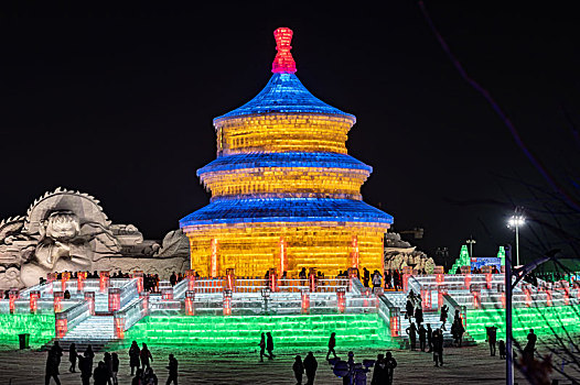 夜幕下的中国长春冰雪新天地冰雪景观