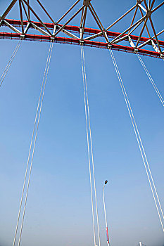 重庆朝天门长江大桥弧形钢梁上的支撑