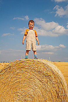 小男孩,站立,稻草包,德国,欧洲