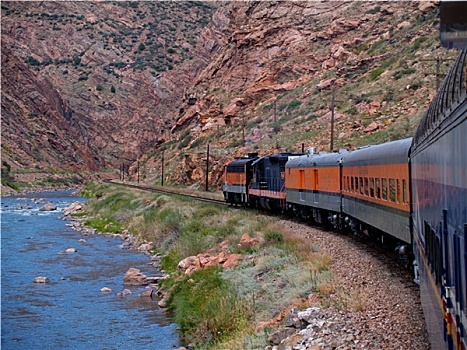 列车,峡谷