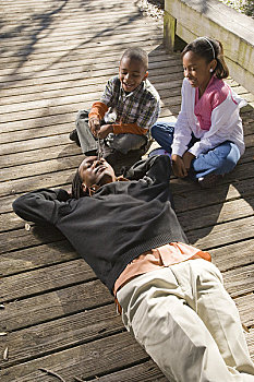 肖像,美国黑人,父亲,孩子,户外,木板路