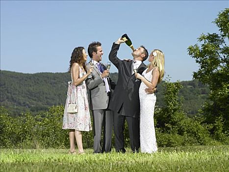 婚礼,群体,喝,香槟