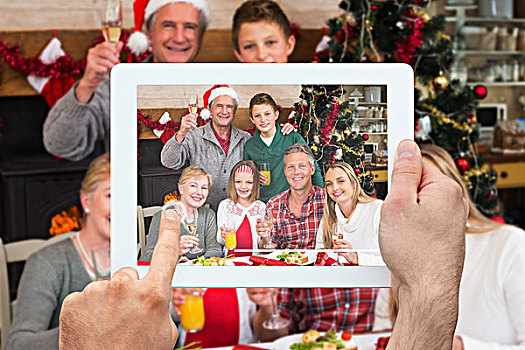 合成效果,图像,握着,平板电脑,家庭,祝酒,白葡萄酒,圣诞晚餐