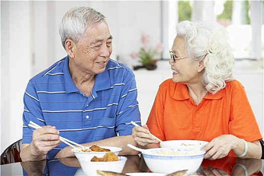 老人,中国人,坐,夫妇,在家,吃,食物