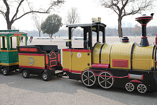 西安大明宫国家遗址公园的小火车