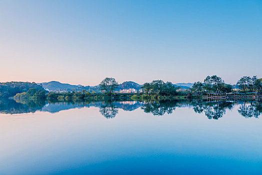 河岸风光