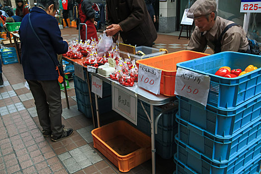日本北海道小樽集市,销售果蔬