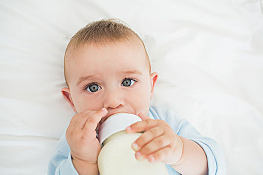 男婴,喝,牛奶,瓶子