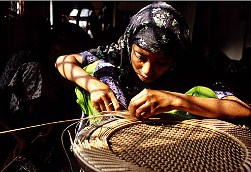 乡村,女人,编织,坐,凳子,竹子,孟加拉,2001年