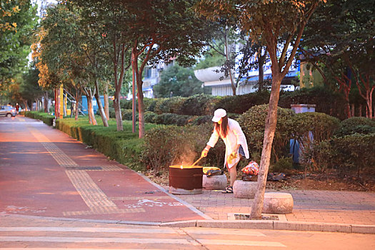 山东省日照市,移动式,银行,上岗十字路口,被市民称为祭祀神器