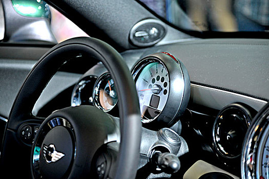 2012年度重庆国际汽车展上展示的mimi汽车内饰仪表台