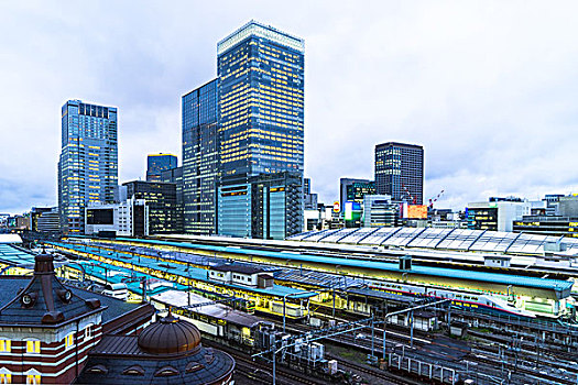 现代办公室,建筑,靠近,火车站,东京,黎明