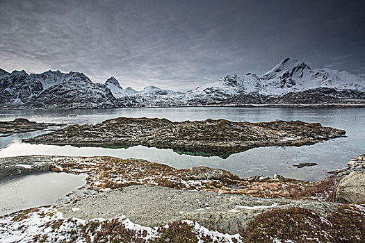 积雪,山脉,后面,崎岖,湾,罗浮敦群岛,挪威