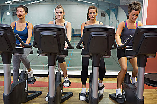四个女人,锻炼,健身房