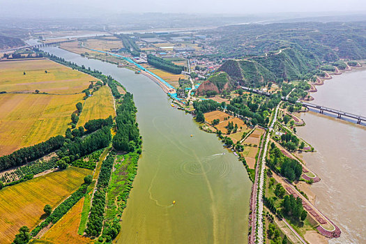 航拍河南巩义河洛汇流景区,黄河与洛河交汇处