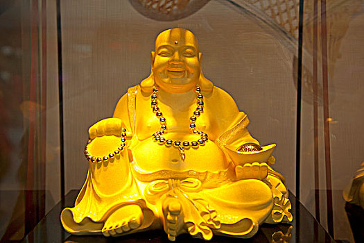 黄金雕刻的弥勒佛形象