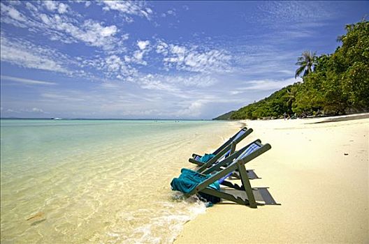 折叠躺椅,寂静沙滩,普吉岛,泰国