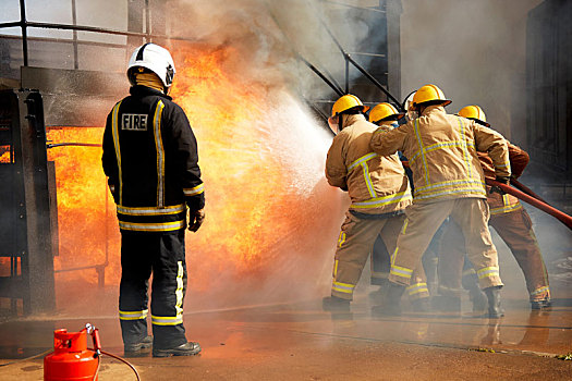 消防员,培训,水,火,设施,后视图