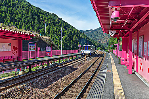 粉色,彩色,车站