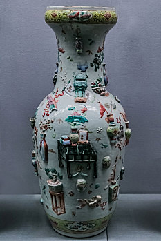 清朝同治年间粉彩瓷瓶工艺品
