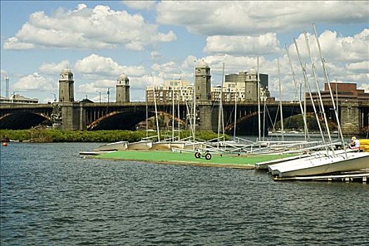 帆船,锚定,河,靠近,拱桥,波士顿,马萨诸塞,美国