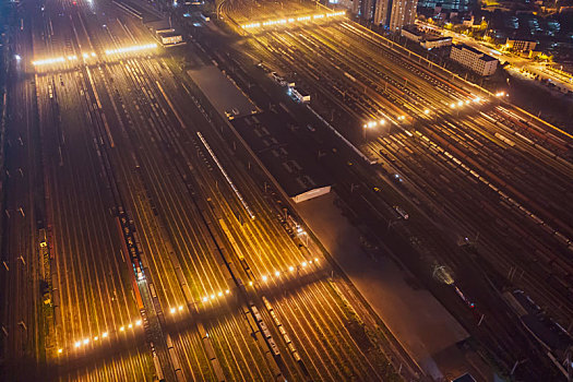 航拍河南郑州北站铁路编组站编组场货物列车夜景