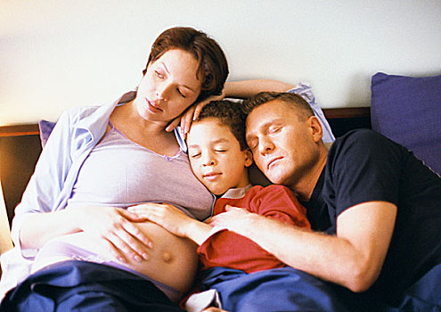 孕妇,坐,男人,孩子,床上