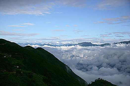 巫溪云台山清晨雨过天晴的云雾