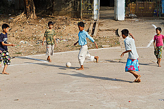 男孩,玩,足球,街道,缅甸,亚洲