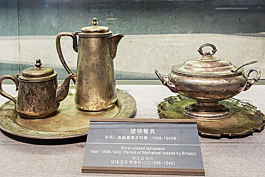中国甲午战争博物馆展示镀银餐具
