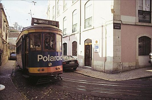 狭窄街道,阿尔法马区,里斯本,葡萄牙,欧洲