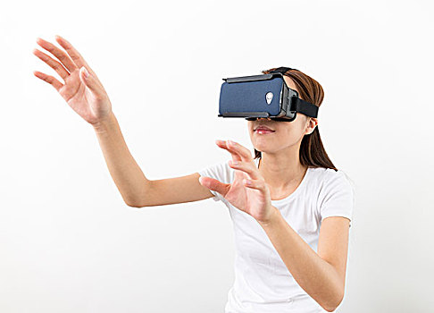 亚洲女性,虚拟现实,耳机,两个,手,接触,空气